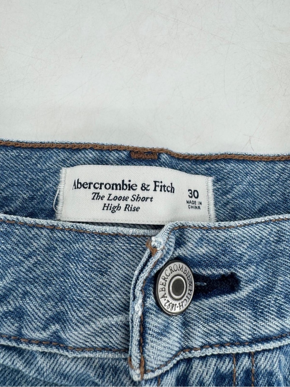Abercrombie & Fitch The Loose High Rise Retro Y2K Raw Hem Denim Shorts Size 30 - Picture 6 of 11